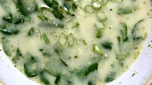 Crema de brócoli con leche de coco (vegano)
