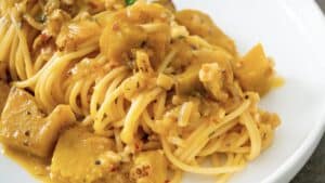 Espaguetis con Salsa de Calabaza al Curry, Vegano