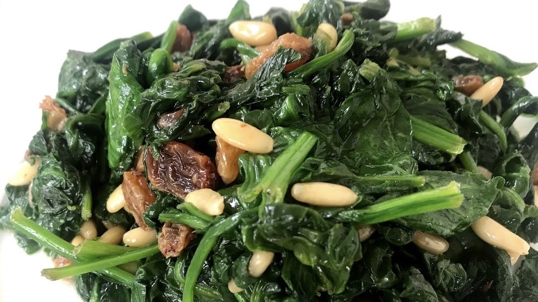 Sautéed spinach with raisins and pine nuts, vegan